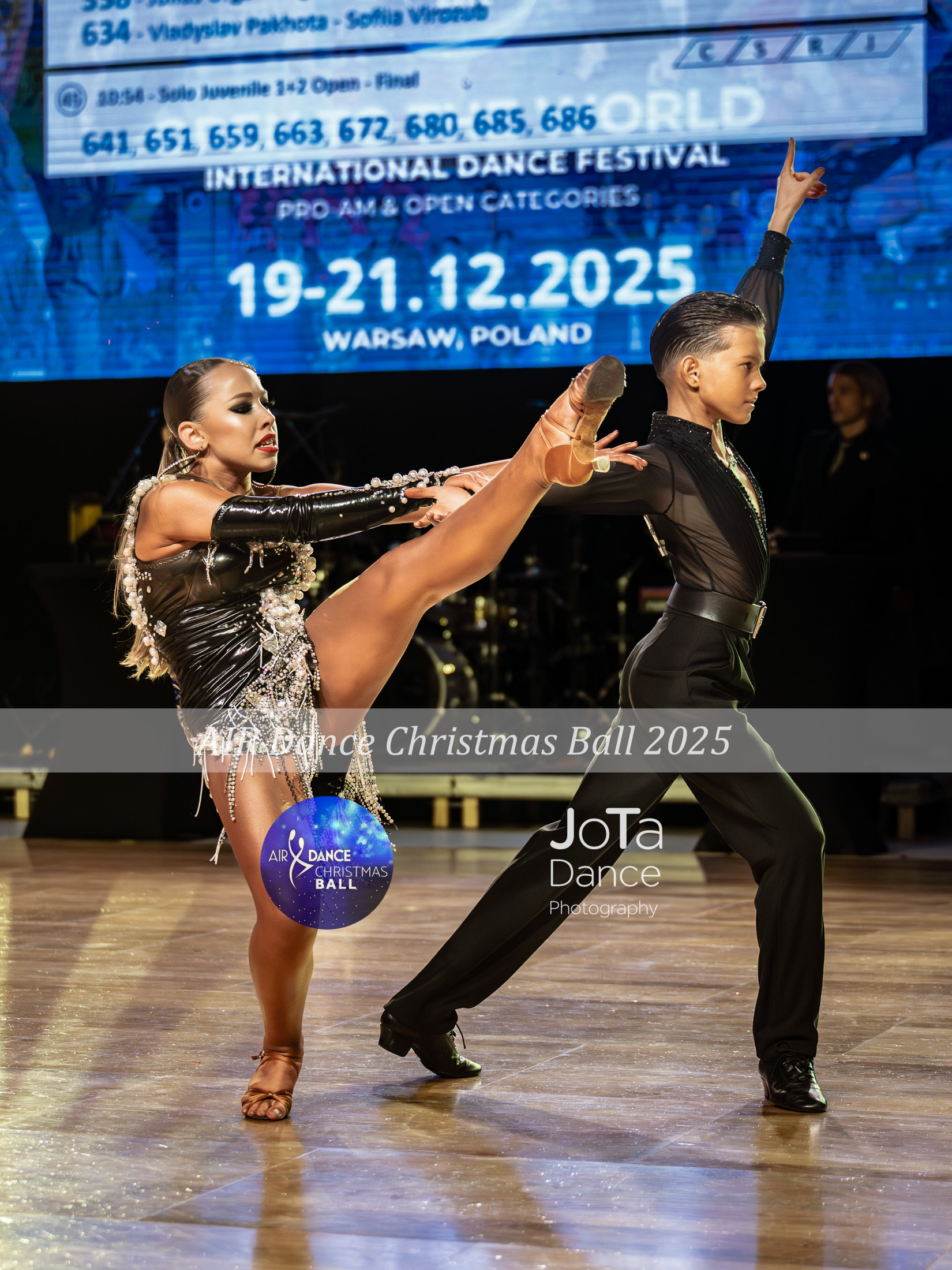 Air Dance Christmas Ball 2025